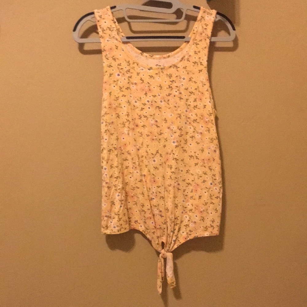 “So”, FLORAL TIE AT BOTTOM TANK